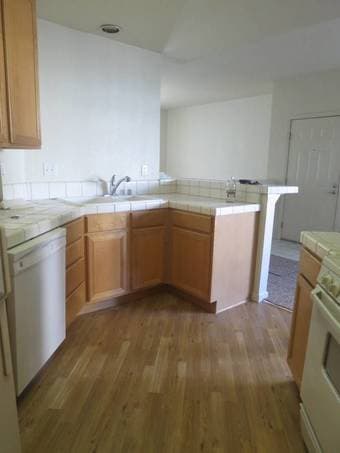 Spacious, modern, brightly lit 3 Bed/2 Bath condo in Sunnyvale 4