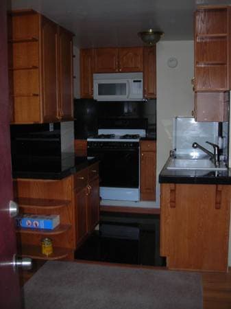 1 bed/1 bath upstairs unfurnished apartment 410sq.ft. (menlo park) 3