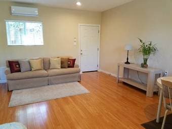 Available now Airbnb short term or long term lease (palo alto) 3