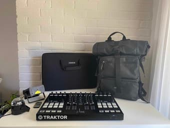 Traktor Kontrol S5 Pro 4-Channel DJ Controller + Gig Set (Excellent) 1