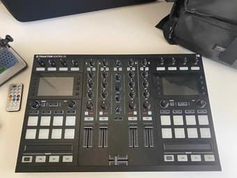 Traktor Kontrol S5 Pro 4-Channel DJ Controller + Gig Set (Excellent) 2