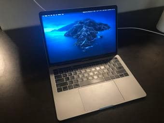 Macbook Pro 13'' (late 2016, space grey, i7 3.3 GHz, 16G ram, 1TB SSD) 1