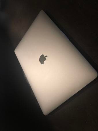 Macbook Pro 13'' (late 2016, space grey, i7 3.3 GHz, 16G ram, 1TB SSD) 2