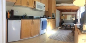 Amazing studio cottage 1 block from campus - flexible dates 3