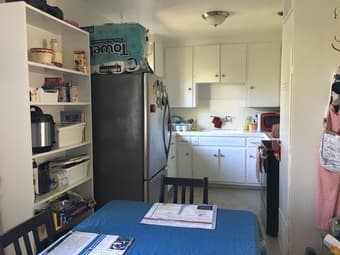 2BR/1BA apartment available in Menlo Park (1150ft2). 1