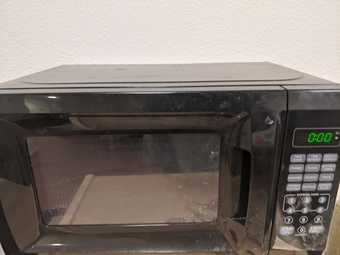 0.7 Cu. Ft. 700W Black Microwave 1