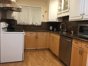 4BR/2BA 2000sf Furnished House with backyard 4