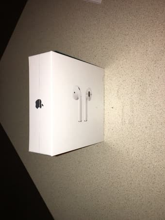 [New] Apple AirPods 2nd Gen w/ Charging Case 2