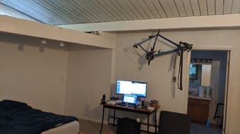 Large Airy room with Private Entrance and Private Bathroom 2