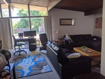 Large Airy room with Private Entrance and Private Bathroom 3