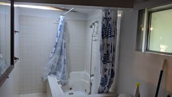 Large Airy room with Private Entrance and Private Bathroom 4