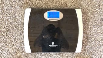 Electronic weighing scale 1
