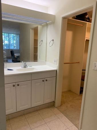 Furnished Huge Downtown Palo Alto master room w/bathroom in 2B2B 1