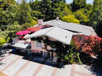 Room in Atherton weekly housekeeping, heated pool, daily breakfast 1