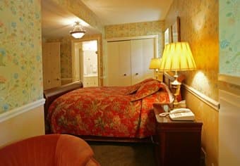 1b1b includes daily breakfast, weekly housekeeping, pool + parking 3