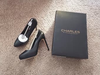 NWT - Charles by Charles David Pump, Size 6, Black Leather 1