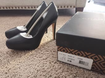 NWT - Charles by Charles David Pump, Size 6, Black Leather 4