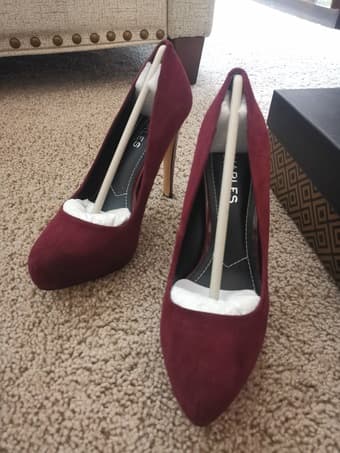 NWT - Charles by Charles David Pump, Size 6, Burgundy Suede 3