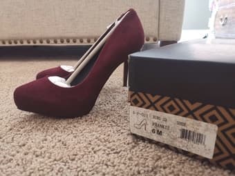 NWT - Charles by Charles David Pump, Size 6, Burgundy Suede 4