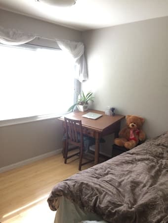 Furnished Menlo Park room available August 28 2