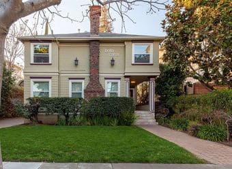 Furnished studio downtown PA with full kitchen & large backyard 4