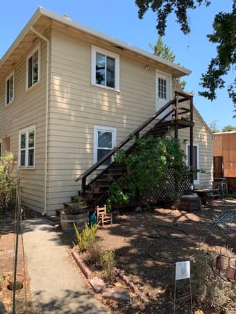 2-bedroom apartment available in cooperative community! 1