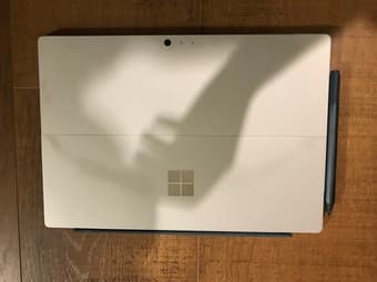 like new Surface Pro (5th Gen) - 128GB i5 8GB 1