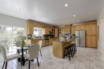 3000 sq ft 4-bedroom house just off Willow Rd./101 2