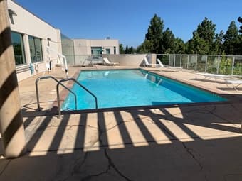Private Bed/Bath in modern 2B/2BA apt. near Stanford available Sept. 1 3