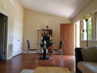 Sept 7- 1BR private unit with a g/f balcony- 4min to Menlo Park train 2