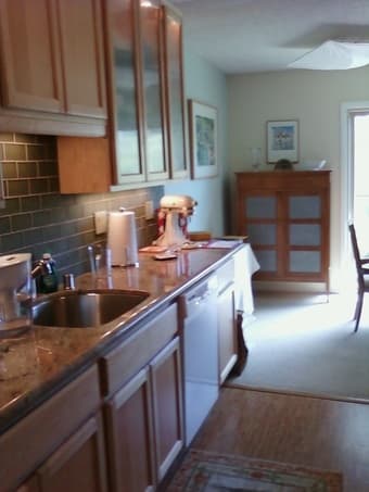 Sunny, Quiet end unit furnished 1B/1Bath 777 San Antonio 2