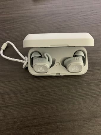 Jaybird Vista Earbuds 1