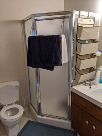 Spacious bedroom with private bathroom in two story house (Menlo Park) 3