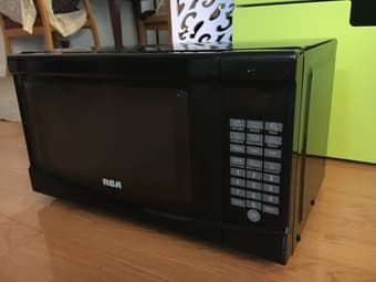 RCA Microwave 700w 1