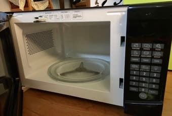 RCA Microwave 700w 2