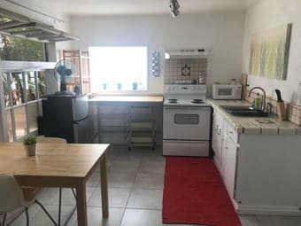 1bdr cottage available - College Terrace 1