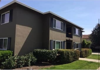 Looking for a female roomate to rent 1BD/1BA in a 2BD/2BA 1