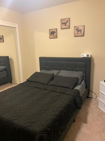 Room at 2bed/1bath apartment is available at Menlo Park Downtown 1