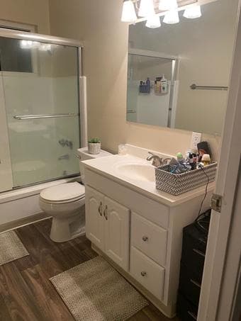 Room at 2bed/1bath apartment is available at Menlo Park Downtown 4