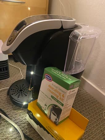 Selling Kurig with descaling and cleaning solution 1