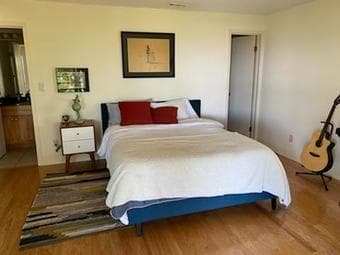 Fully furnished 1BR/1BA apartment in Woodside with mountain views 3