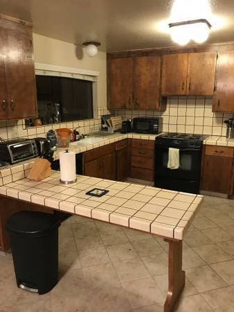 Spcious room w/ private bathroom in two story house (Menlo Park) 1