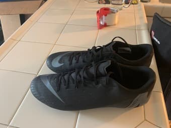 Nike Mercurial Vapor 12 football shoes, 10.5 like new 1