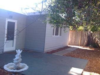 Palo Alto - In law unit in a house with yard, separate entrance 3