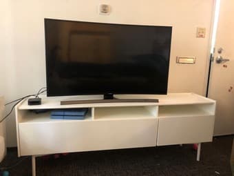 Samsung UN48JU6700 Curved 48-Inch 4K Ultra HD Smart LED TV with table 1