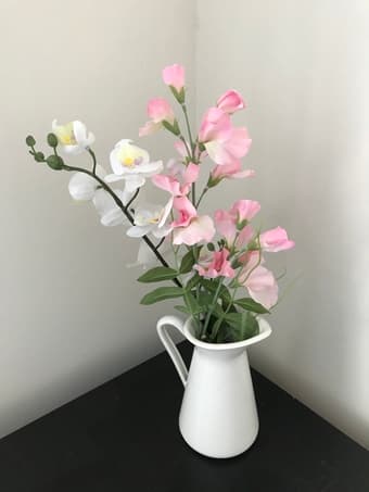 Artificial flower and vase 3