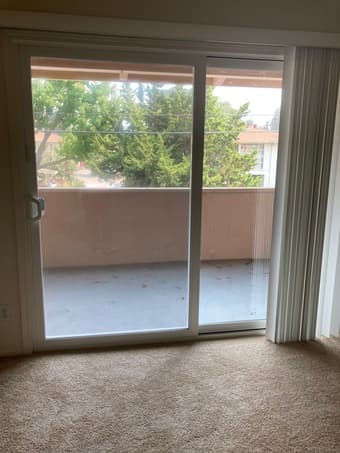 Female roommate in 2 bedroom 1 bath apt in Menlo Park $1325 a month 1