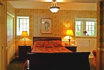 1b1b includes daily breakfast, housekeeping, pool, gated parking 3