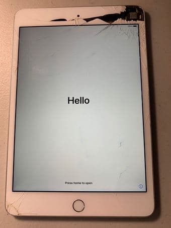 iPad Mini 4 64GB, wifi only, screen broken 1