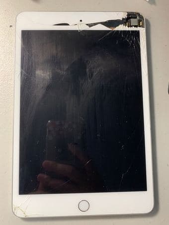 iPad Mini 4 64GB, wifi only, screen broken 4